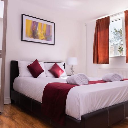 Alexandra Contractor House - Free Parking For Large Vans, Free Wifi & Netflix By Firoz Property Management 올더숏 외부 사진