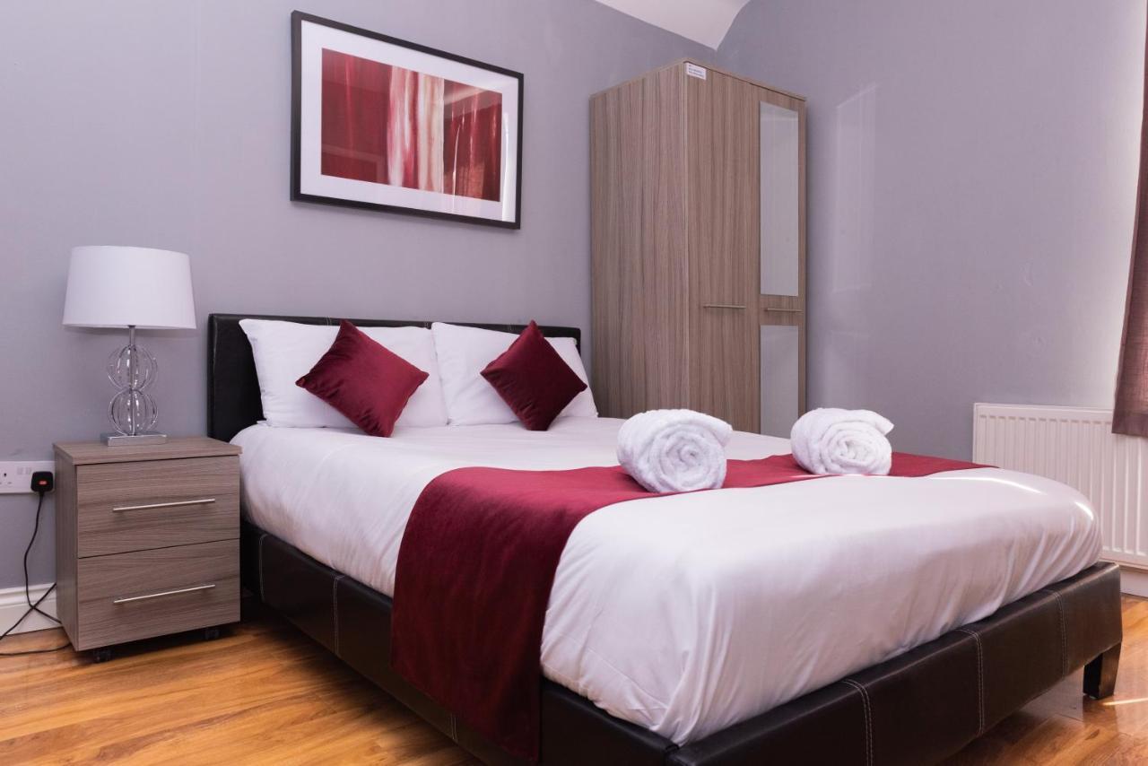 Alexandra Contractor House - Free Parking For Large Vans, Free Wifi & Netflix By Firoz Property Management 올더숏 객실 사진