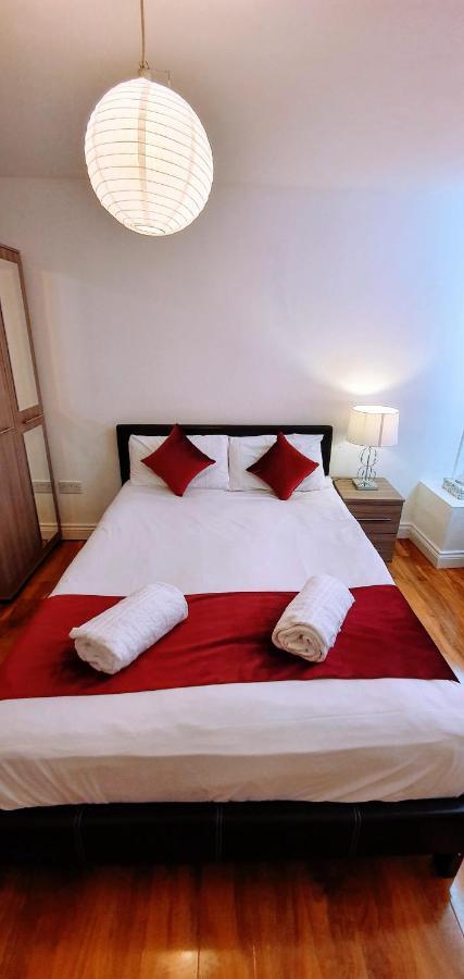Alexandra Contractor House - Free Parking For Large Vans, Free Wifi & Netflix By Firoz Property Management 올더숏 외부 사진