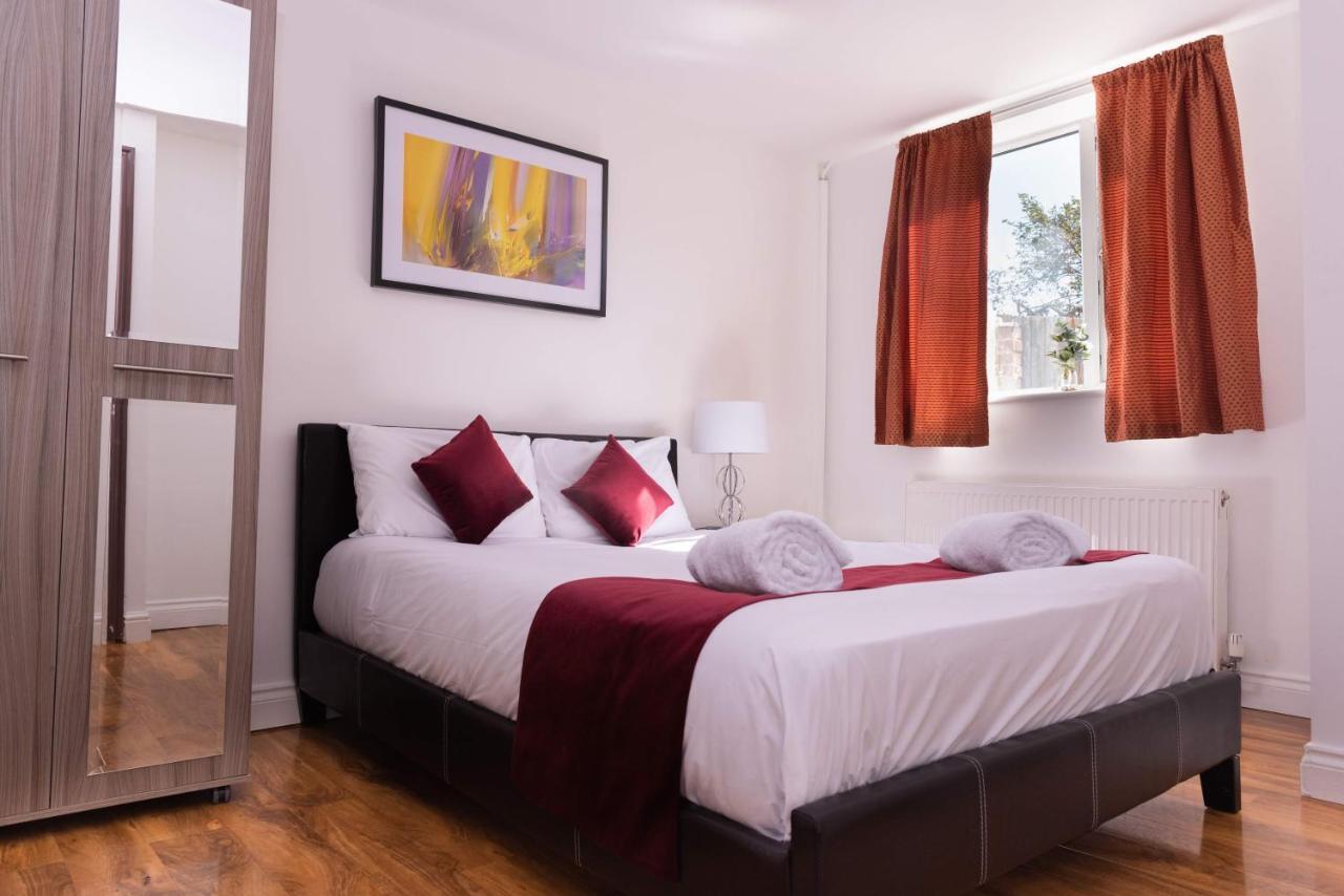 Alexandra Contractor House - Free Parking For Large Vans, Free Wifi & Netflix By Firoz Property Management 올더숏 외부 사진