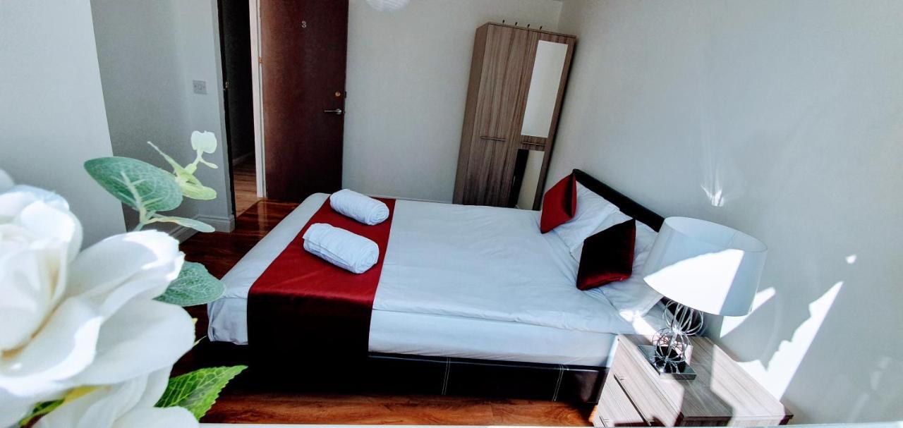 Alexandra Contractor House - Free Parking For Large Vans, Free Wifi & Netflix By Firoz Property Management 올더숏 외부 사진