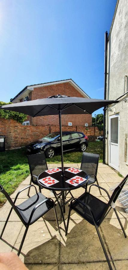 Alexandra Contractor House - Free Parking For Large Vans, Free Wifi & Netflix By Firoz Property Management 올더숏 외부 사진