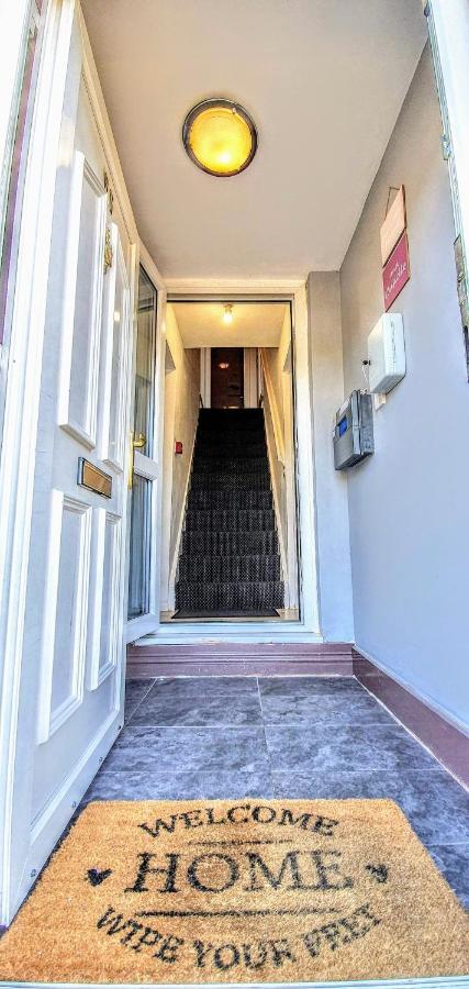 Alexandra Contractor House - Free Parking For Large Vans, Free Wifi & Netflix By Firoz Property Management 올더숏 외부 사진